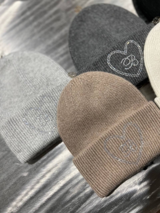 Фото Mondana - Шапки